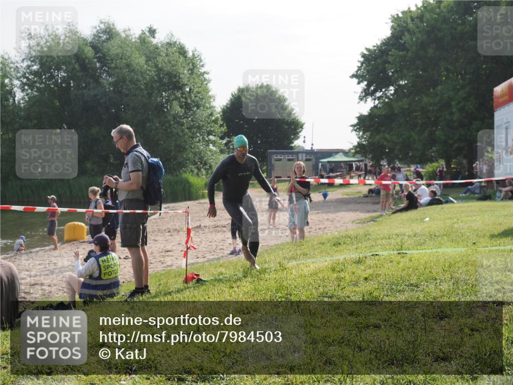 15.06.2025 - 27. Vierlanden-Triathlon KatJ http://msf.ph/oto/7984503 15.06.2025 08:56:18 Schwimmen 239 meine-sportfotos.de