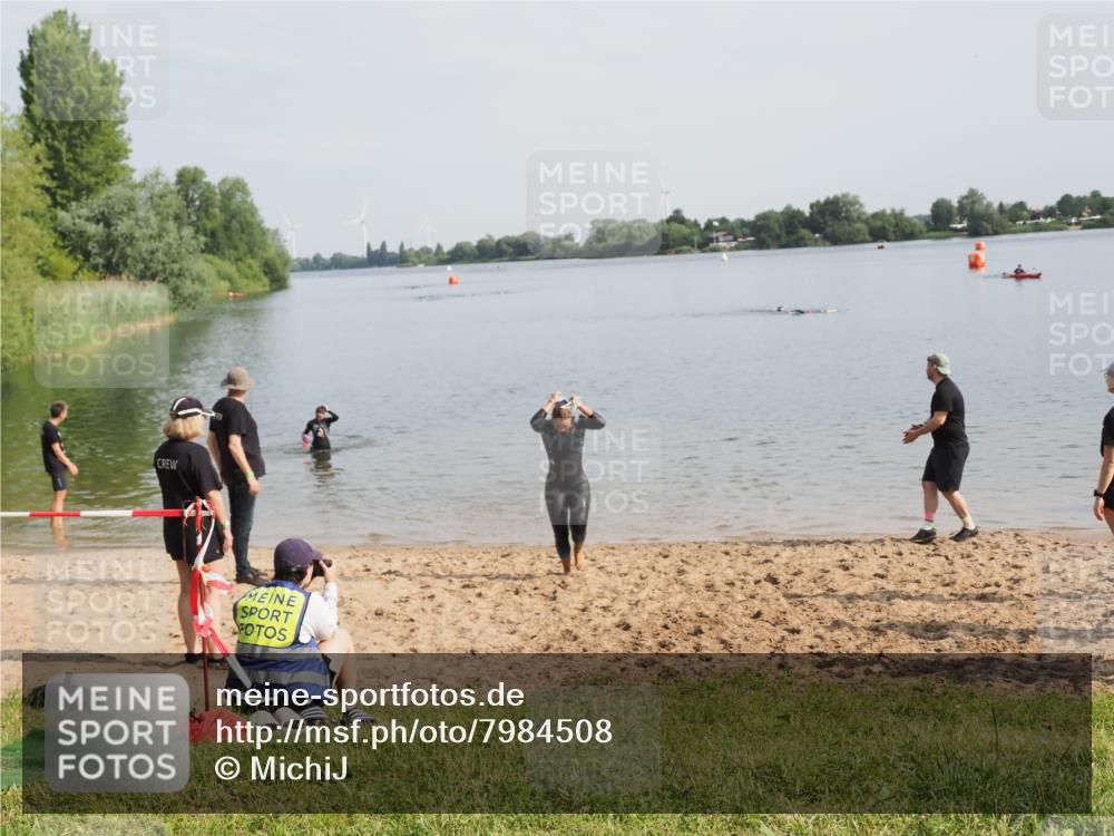 21.06.2025 - 27. Vierlanden-Triathlon MichiJ http://msf.ph/oto/7984508 15.06.2026 09:09:01 Schwimmen 199, 204 meine-sportfotos.de