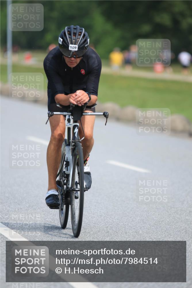15.06.2025 - 27. Vierlanden-Triathlon H.Heesch http://msf.ph/oto/7984514 15.06.2025 11:22:56 Radfahren 109, 770, 776, 946, 963 meine-sportfotos.de