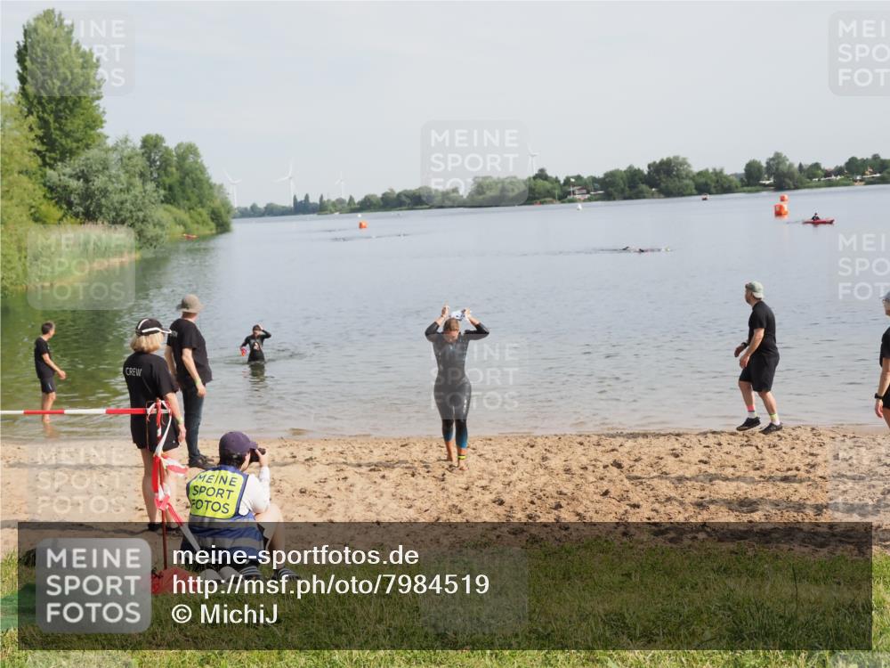 21.06.2025 - 27. Vierlanden-Triathlon MichiJ http://msf.ph/oto/7984519 15.06.2026 09:09:02 Schwimmen 199, 204 meine-sportfotos.de