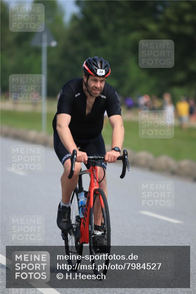 15.06.2025 - 27. Vierlanden-Triathlon H.Heesch http://msf.ph/oto/7984527 15.06.2025 11:23:08 Radfahren 34, 71, 183, 963 meine-sportfotos.de
