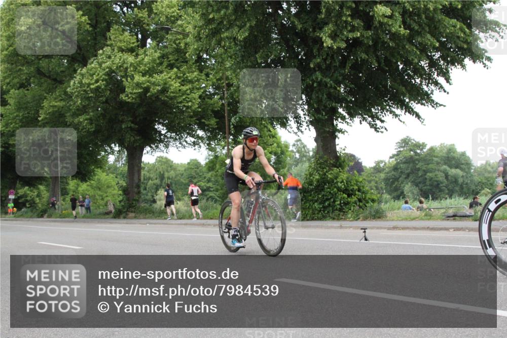 15.06.2025 - 7 Türme Triathlon Yannick Fuchs http://msf.ph/oto/7984539 15.06.2025 13:44:25 Radfahren  meine-sportfotos.de