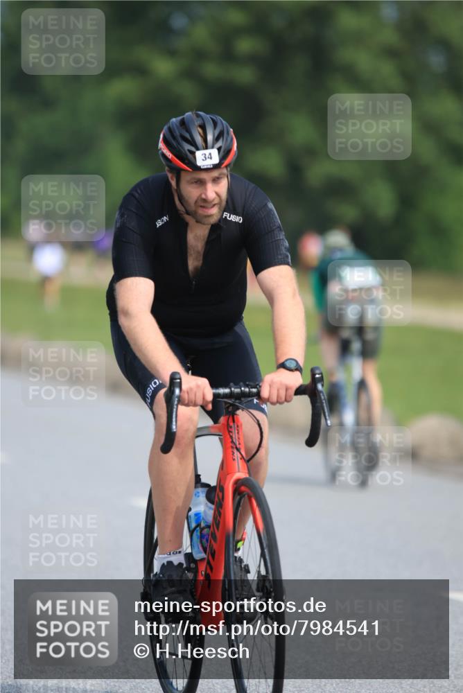 15.06.2025 - 27. Vierlanden-Triathlon H.Heesch http://msf.ph/oto/7984541 15.06.2025 11:23:08 Radfahren 34, 71, 183, 963 meine-sportfotos.de