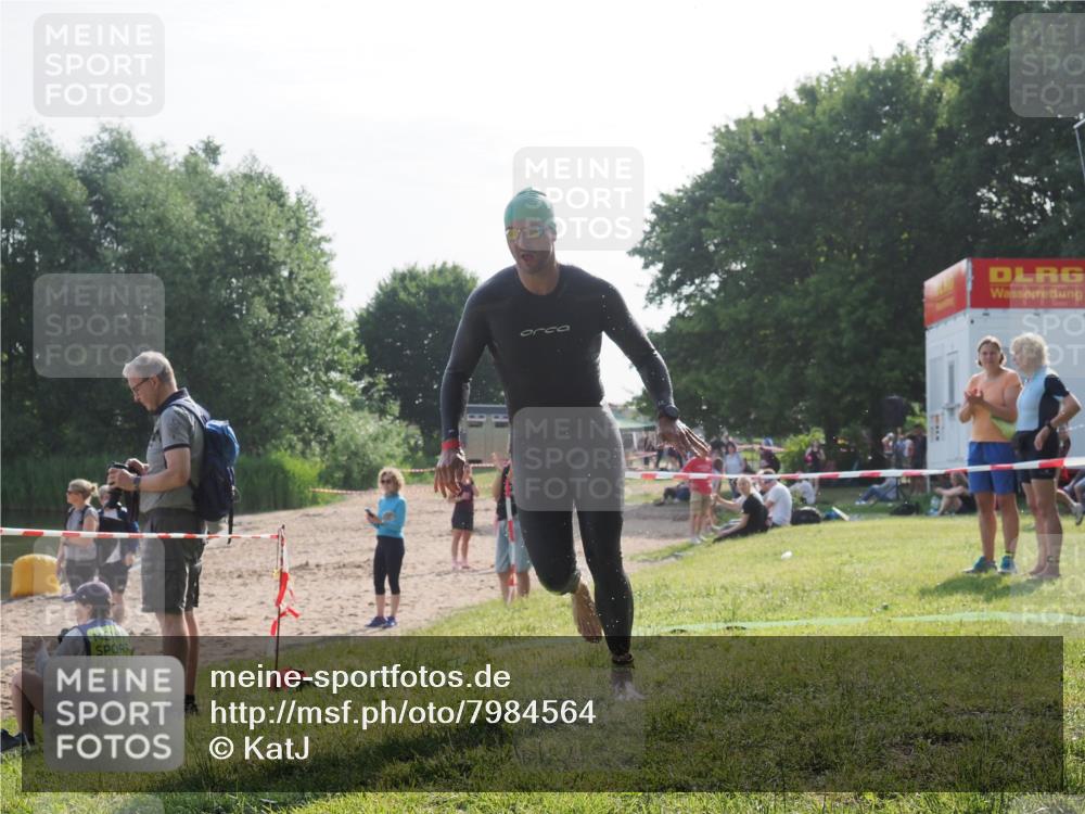 15.06.2025 - 27. Vierlanden-Triathlon KatJ http://msf.ph/oto/7984564 15.06.2025 08:56:19 Schwimmen 239 meine-sportfotos.de