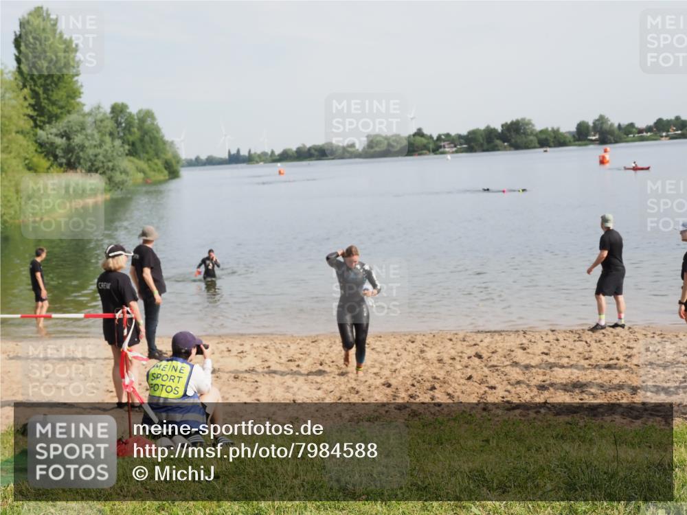 21.06.2025 - 27. Vierlanden-Triathlon MichiJ http://msf.ph/oto/7984588 15.06.2026 09:09:02 Schwimmen 199, 204 meine-sportfotos.de