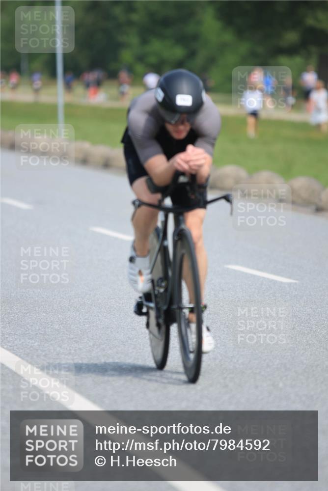 15.06.2025 - 27. Vierlanden-Triathlon H.Heesch http://msf.ph/oto/7984592 15.06.2025 11:23:17 Radfahren 180, 183, 753, 858 meine-sportfotos.de