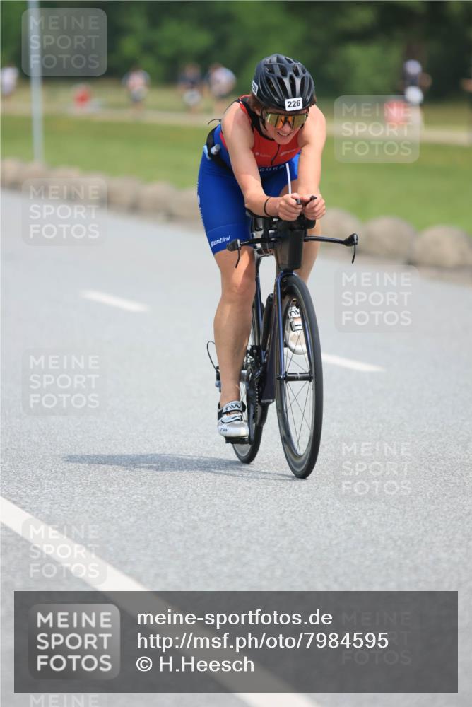 15.06.2025 - 27. Vierlanden-Triathlon H.Heesch http://msf.ph/oto/7984595 15.06.2025 11:00:44 Radfahren 226, 421, 586, 726, 759 meine-sportfotos.de