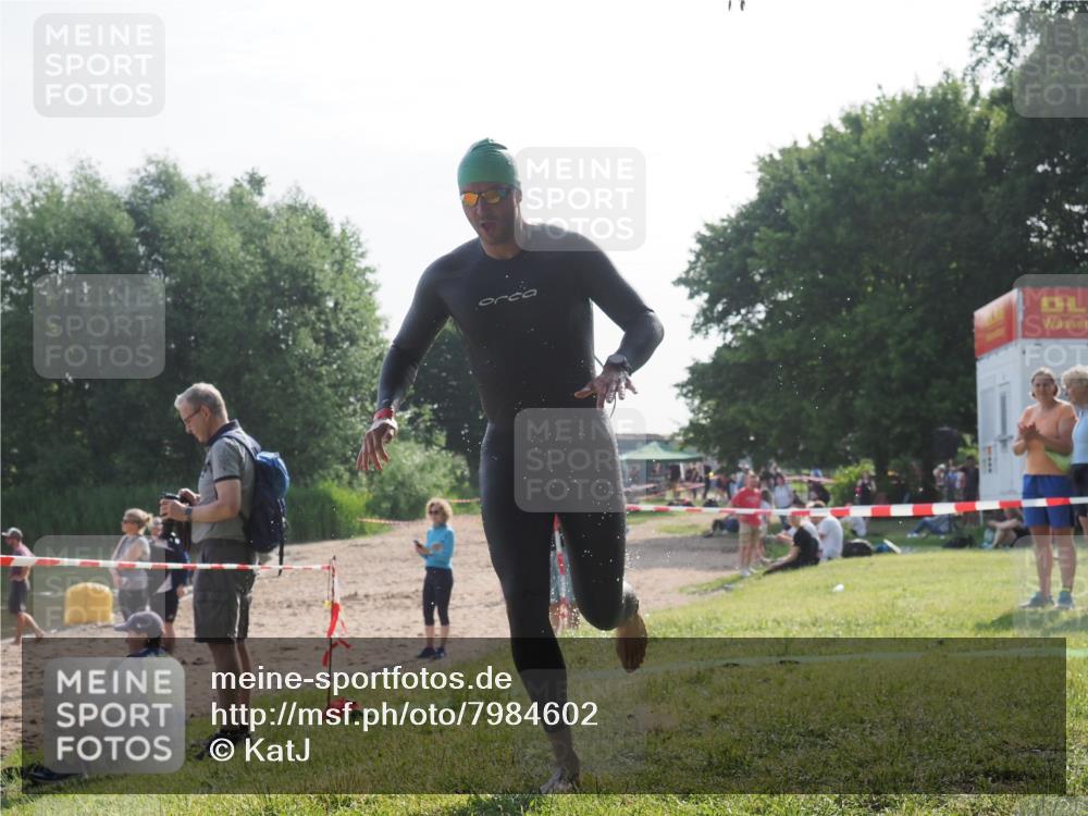15.06.2025 - 27. Vierlanden-Triathlon KatJ http://msf.ph/oto/7984602 15.06.2025 08:56:19 Schwimmen 239 meine-sportfotos.de