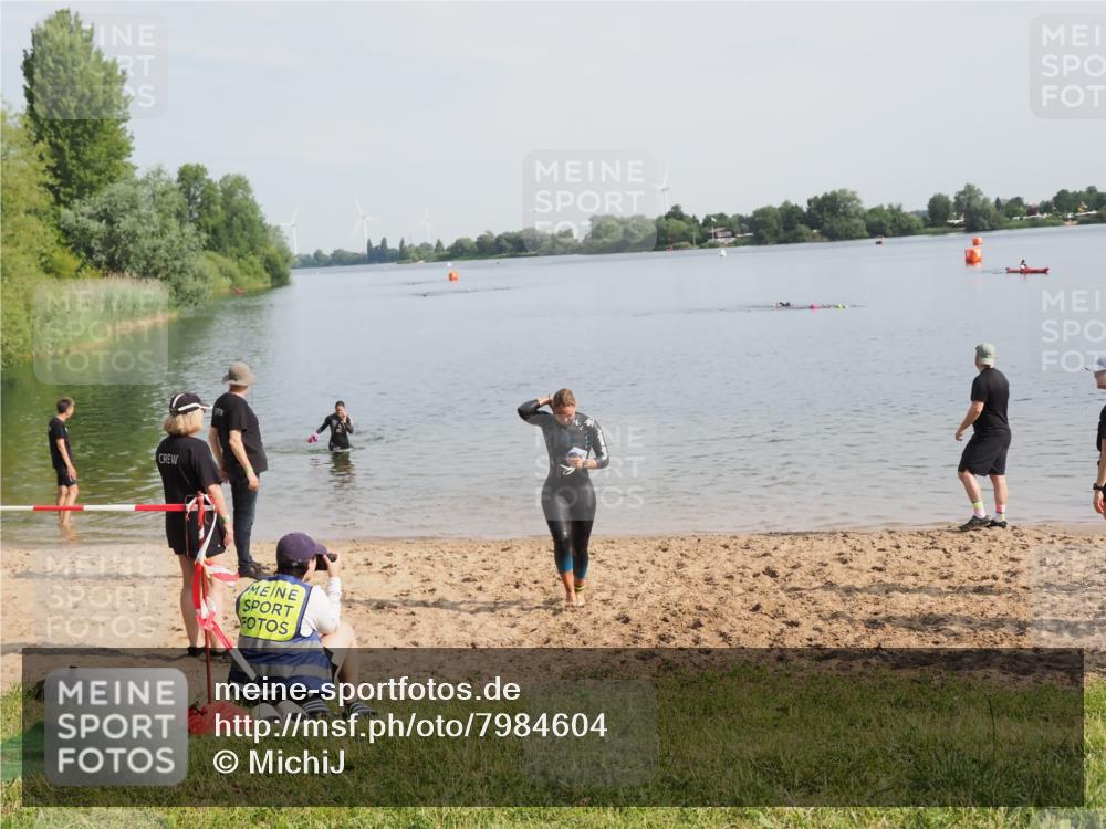 21.06.2025 - 27. Vierlanden-Triathlon MichiJ http://msf.ph/oto/7984604 15.06.2026 09:09:02 Schwimmen 199, 204 meine-sportfotos.de