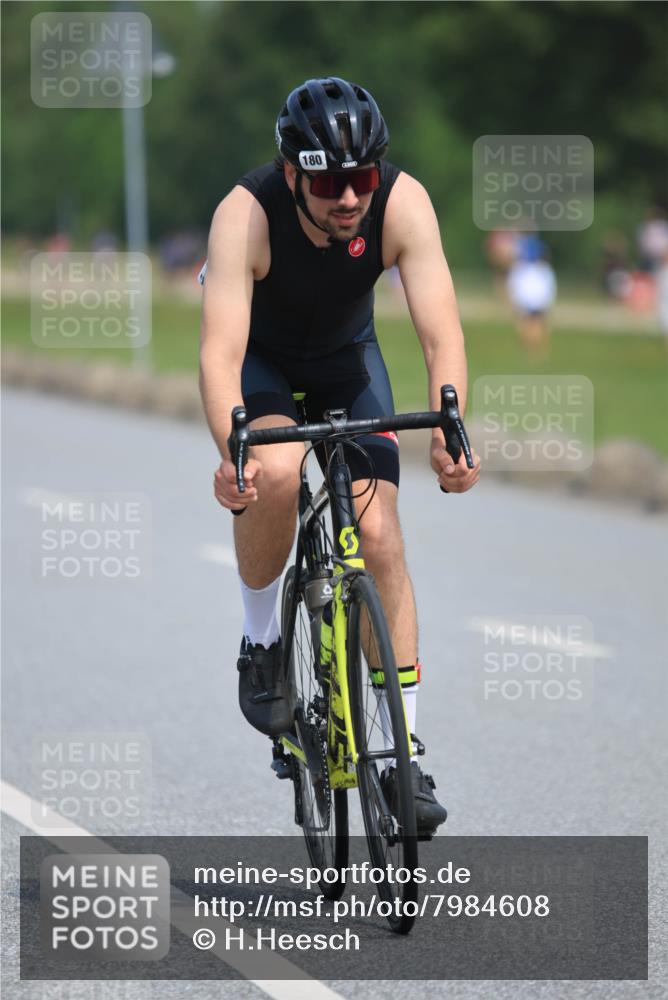 15.06.2025 - 27. Vierlanden-Triathlon H.Heesch http://msf.ph/oto/7984608 15.06.2025 11:23:18 Radfahren 180, 183, 753, 858 meine-sportfotos.de