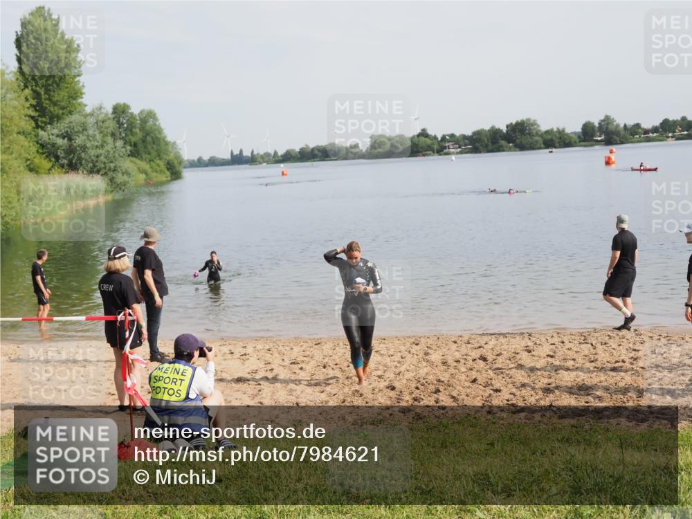 21.06.2025 - 27. Vierlanden-Triathlon MichiJ http://msf.ph/oto/7984621 15.06.2026 09:09:03 Schwimmen 199, 204 meine-sportfotos.de