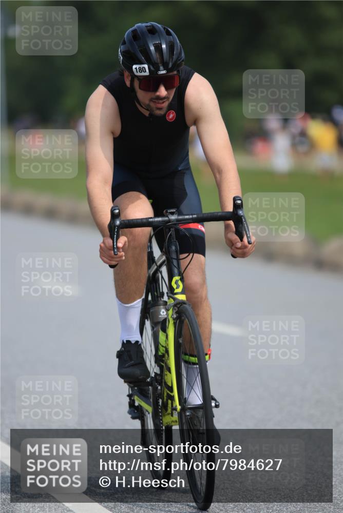 15.06.2025 - 27. Vierlanden-Triathlon H.Heesch http://msf.ph/oto/7984627 15.06.2025 11:23:18 Radfahren 180, 183, 753, 858 meine-sportfotos.de