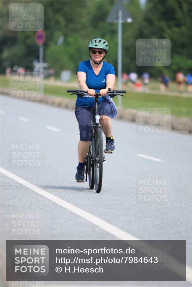 15.06.2025 - 27. Vierlanden-Triathlon H.Heesch http://msf.ph/oto/7984643 15.06.2025 11:23:26 Radfahren 543, 858 meine-sportfotos.de