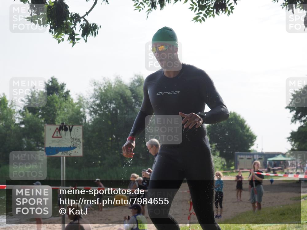 15.06.2025 - 27. Vierlanden-Triathlon KatJ http://msf.ph/oto/7984655 15.06.2025 08:56:19 Schwimmen 239 meine-sportfotos.de