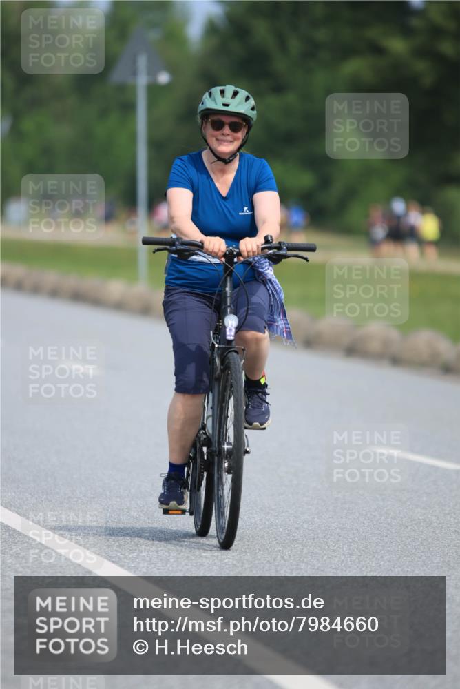15.06.2025 - 27. Vierlanden-Triathlon H.Heesch http://msf.ph/oto/7984660 15.06.2025 11:23:27 Radfahren 543, 858 meine-sportfotos.de