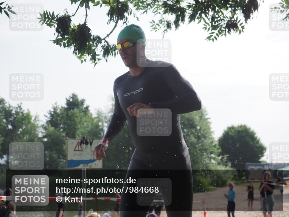 15.06.2025 - 27. Vierlanden-Triathlon KatJ http://msf.ph/oto/7984668 15.06.2025 08:56:19 Schwimmen 239 meine-sportfotos.de