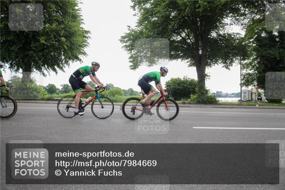 15.06.2025 - 7 Türme Triathlon Yannick Fuchs http://msf.ph/oto/7984669 15.06.2025 10:02:36 Radfahren 129, 132 meine-sportfotos.de