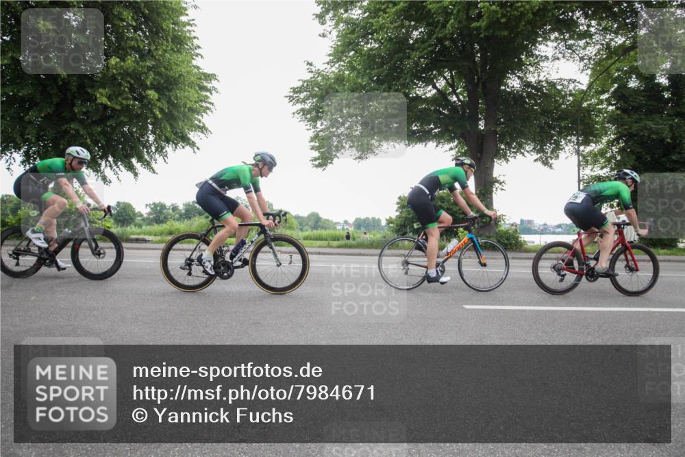 15.06.2025 - 7 Türme Triathlon Yannick Fuchs http://msf.ph/oto/7984671 15.06.2025 10:02:36 Radfahren 129, 132 meine-sportfotos.de
