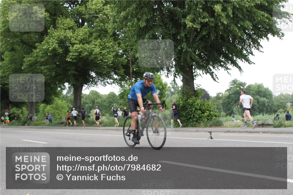 15.06.2025 - 7 Türme Triathlon Yannick Fuchs http://msf.ph/oto/7984682 15.06.2025 13:45:01 Radfahren  meine-sportfotos.de