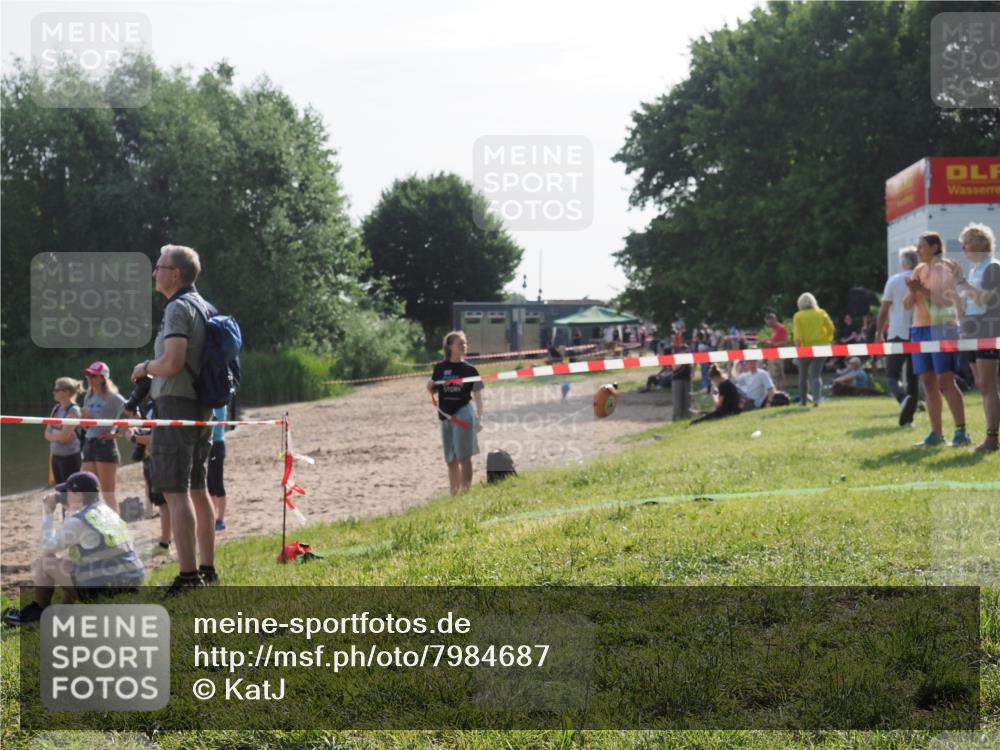 15.06.2025 - 27. Vierlanden-Triathlon KatJ http://msf.ph/oto/7984687 15.06.2025 08:58:03 Schwimmen 157 meine-sportfotos.de