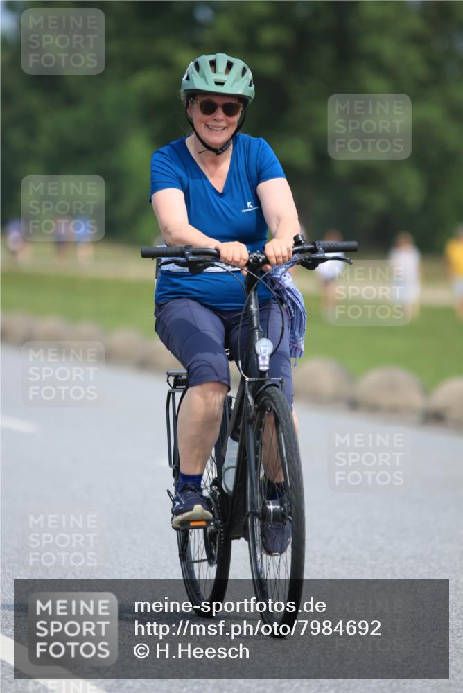 15.06.2025 - 27. Vierlanden-Triathlon H.Heesch http://msf.ph/oto/7984692 15.06.2025 11:23:28 Radfahren 187, 543, 858 meine-sportfotos.de