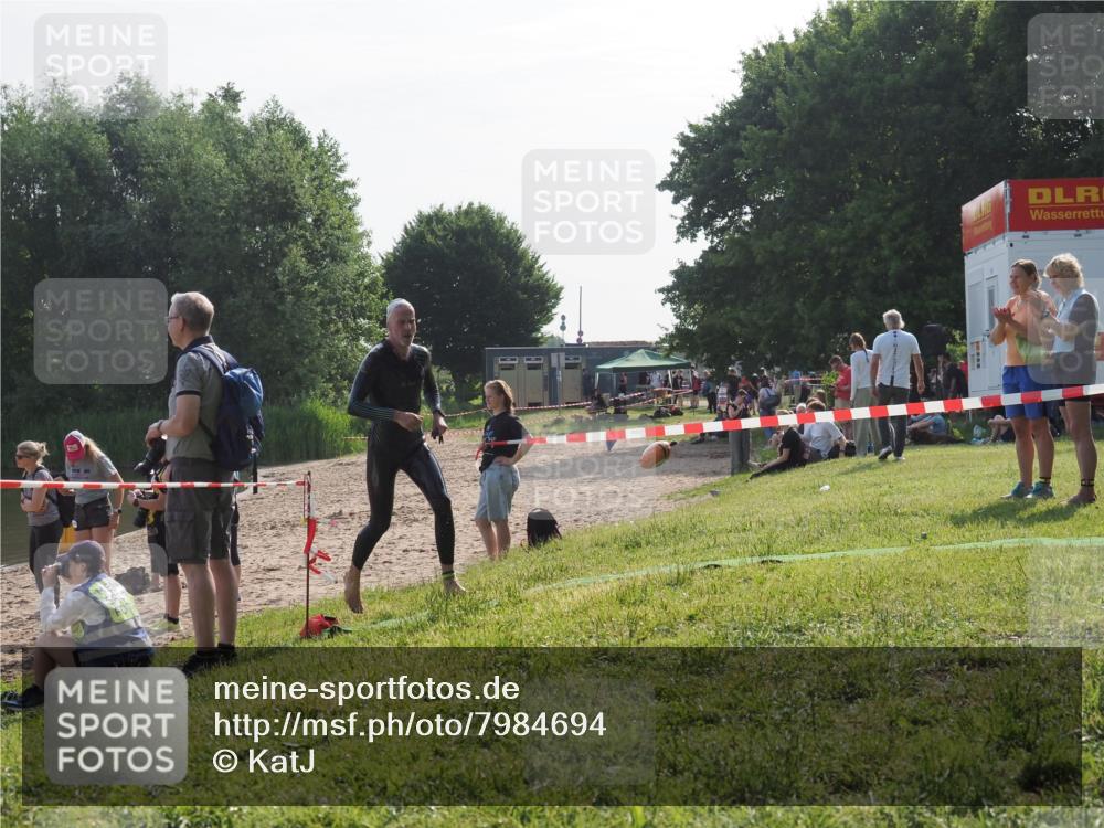 15.06.2025 - 27. Vierlanden-Triathlon KatJ http://msf.ph/oto/7984694 15.06.2025 08:58:07 Schwimmen 157 meine-sportfotos.de