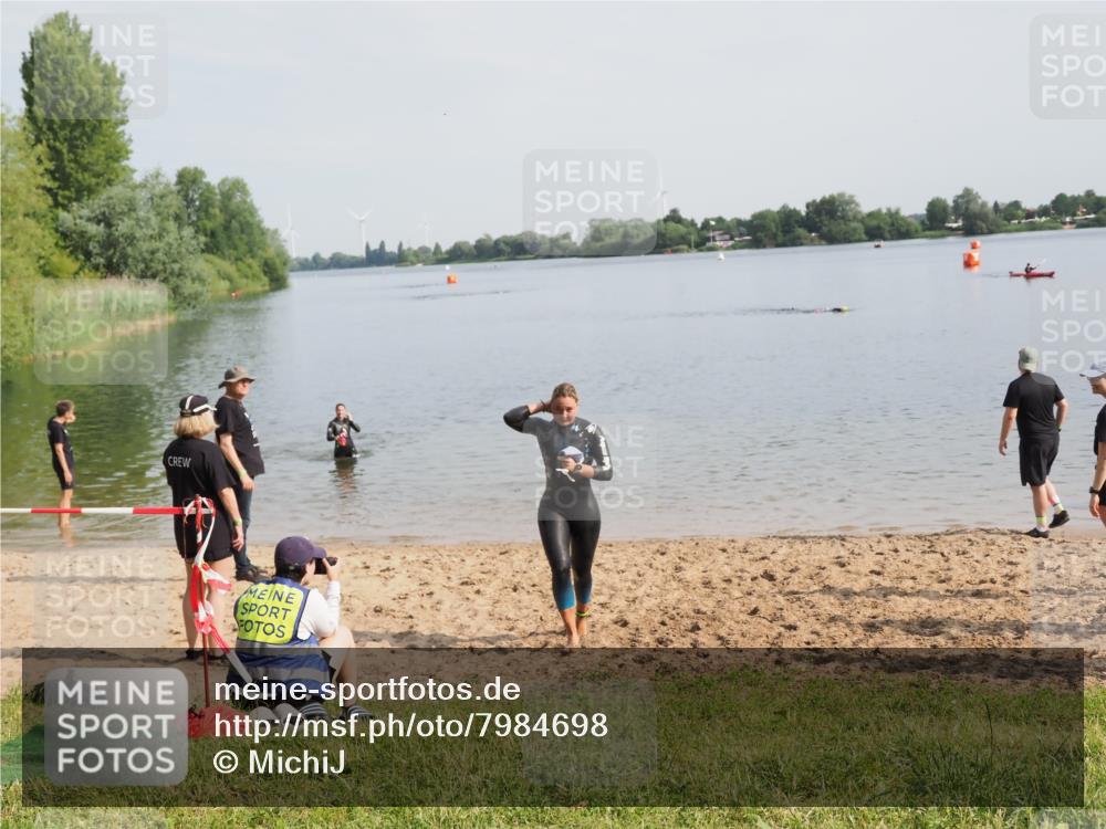21.06.2025 - 27. Vierlanden-Triathlon MichiJ http://msf.ph/oto/7984698 15.06.2026 09:09:03 Schwimmen 199, 204 meine-sportfotos.de