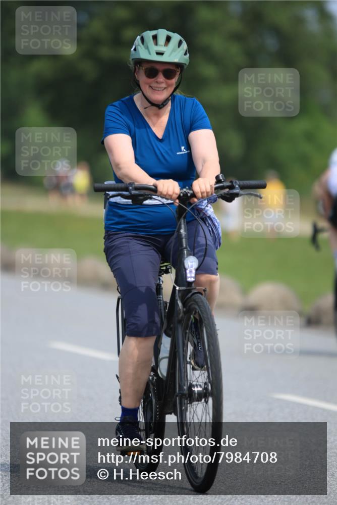 15.06.2025 - 27. Vierlanden-Triathlon H.Heesch http://msf.ph/oto/7984708 15.06.2025 11:23:28 Radfahren 187, 543, 858 meine-sportfotos.de