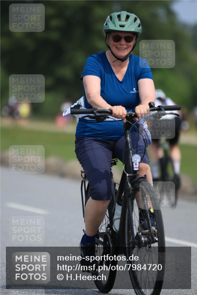 15.06.2025 - 27. Vierlanden-Triathlon H.Heesch http://msf.ph/oto/7984720 15.06.2025 11:23:28 Radfahren 187, 543, 858 meine-sportfotos.de