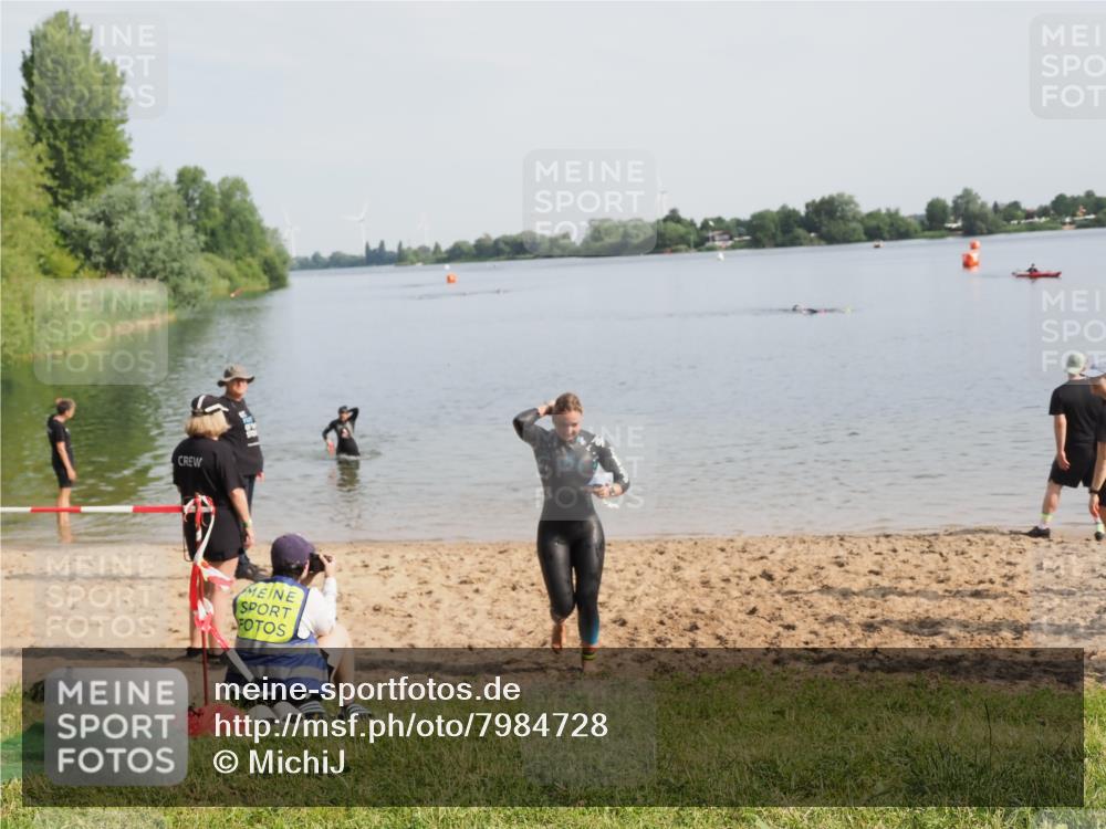 21.06.2025 - 27. Vierlanden-Triathlon MichiJ http://msf.ph/oto/7984728 15.06.2026 09:09:04 Schwimmen 199, 204 meine-sportfotos.de