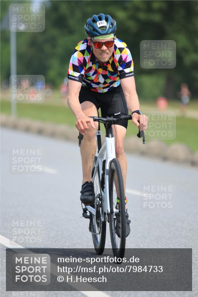 15.06.2025 - 27. Vierlanden-Triathlon H.Heesch http://msf.ph/oto/7984733 15.06.2025 11:23:36 Radfahren 187 meine-sportfotos.de
