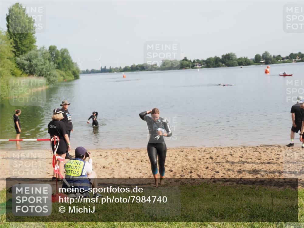 21.06.2025 - 27. Vierlanden-Triathlon MichiJ http://msf.ph/oto/7984740 15.06.2026 09:09:04 Schwimmen 199, 204 meine-sportfotos.de