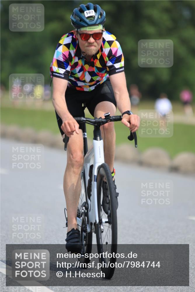 15.06.2025 - 27. Vierlanden-Triathlon H.Heesch http://msf.ph/oto/7984744 15.06.2025 11:23:36 Radfahren 187 meine-sportfotos.de
