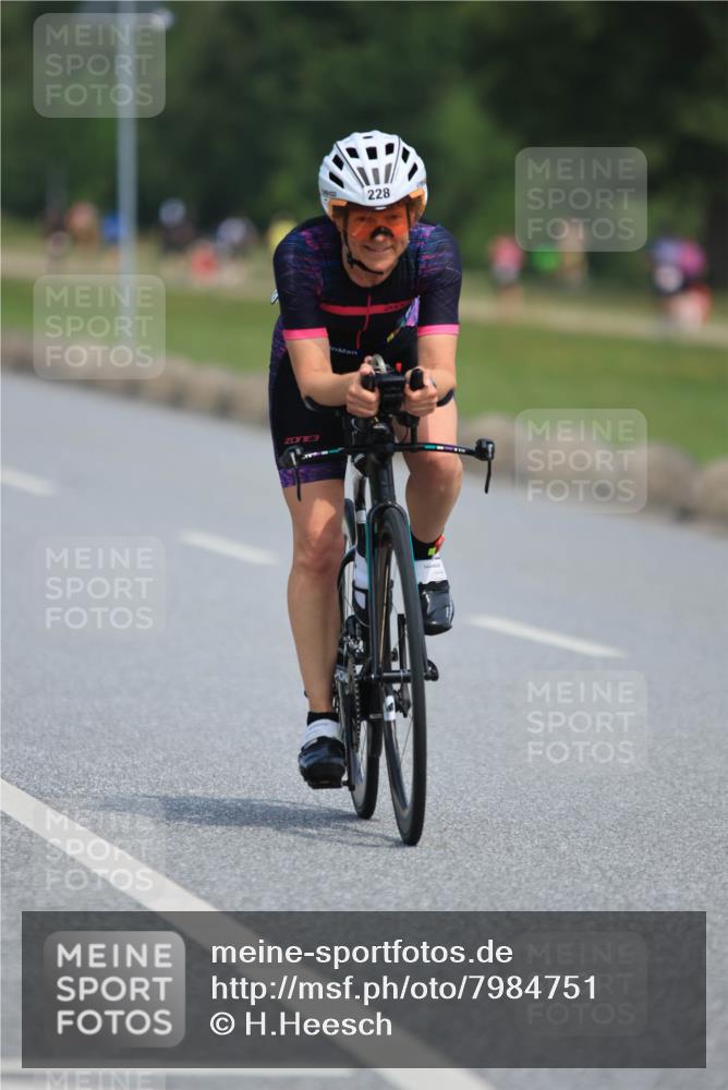 15.06.2025 - 27. Vierlanden-Triathlon H.Heesch http://msf.ph/oto/7984751 15.06.2025 11:23:45 Radfahren 204, 228, 780 meine-sportfotos.de