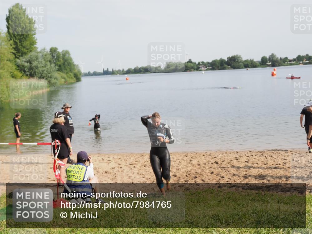 21.06.2025 - 27. Vierlanden-Triathlon MichiJ http://msf.ph/oto/7984765 15.06.2026 09:09:04 Schwimmen 199, 204 meine-sportfotos.de