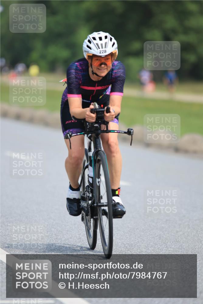 15.06.2025 - 27. Vierlanden-Triathlon H.Heesch http://msf.ph/oto/7984767 15.06.2025 11:23:45 Radfahren 204, 228, 780 meine-sportfotos.de