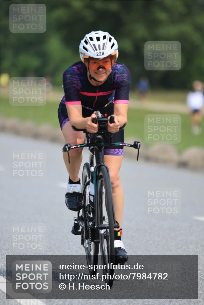 15.06.2025 - 27. Vierlanden-Triathlon H.Heesch http://msf.ph/oto/7984782 15.06.2025 11:23:45 Radfahren 204, 228, 780 meine-sportfotos.de