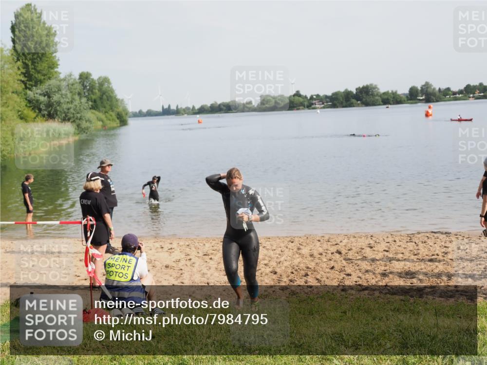 21.06.2025 - 27. Vierlanden-Triathlon MichiJ http://msf.ph/oto/7984795 15.06.2026 09:09:05 Schwimmen 199, 204 meine-sportfotos.de