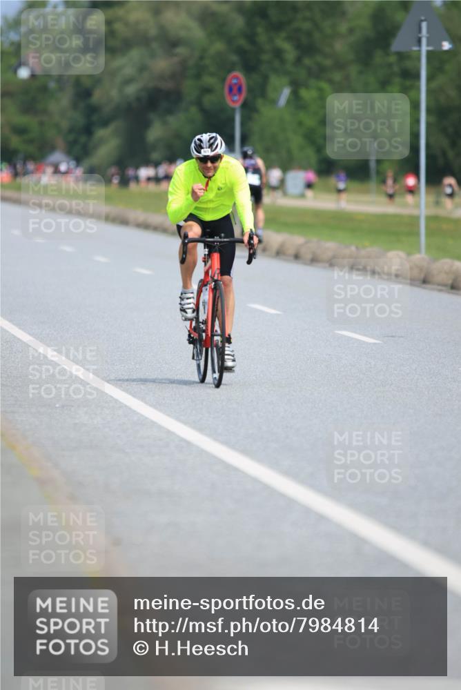 15.06.2025 - 27. Vierlanden-Triathlon H.Heesch http://msf.ph/oto/7984814 15.06.2025 11:24:27 Radfahren 161, 213, 904 meine-sportfotos.de