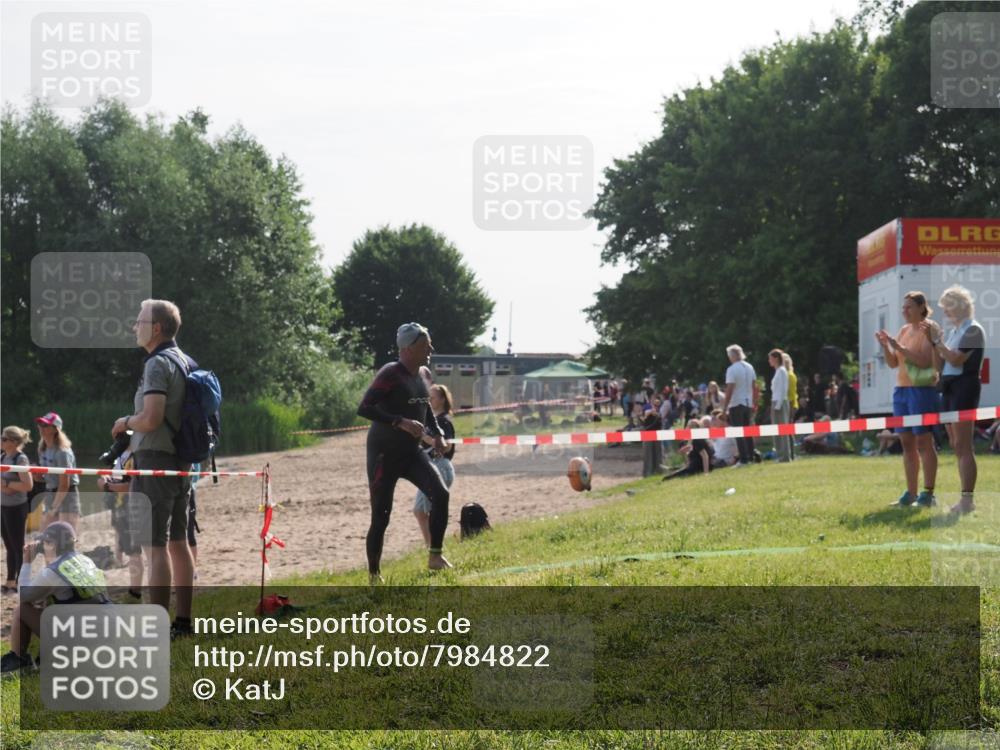 15.06.2025 - 27. Vierlanden-Triathlon KatJ http://msf.ph/oto/7984822 15.06.2025 08:58:14 Schwimmen 151, 157, 232 meine-sportfotos.de