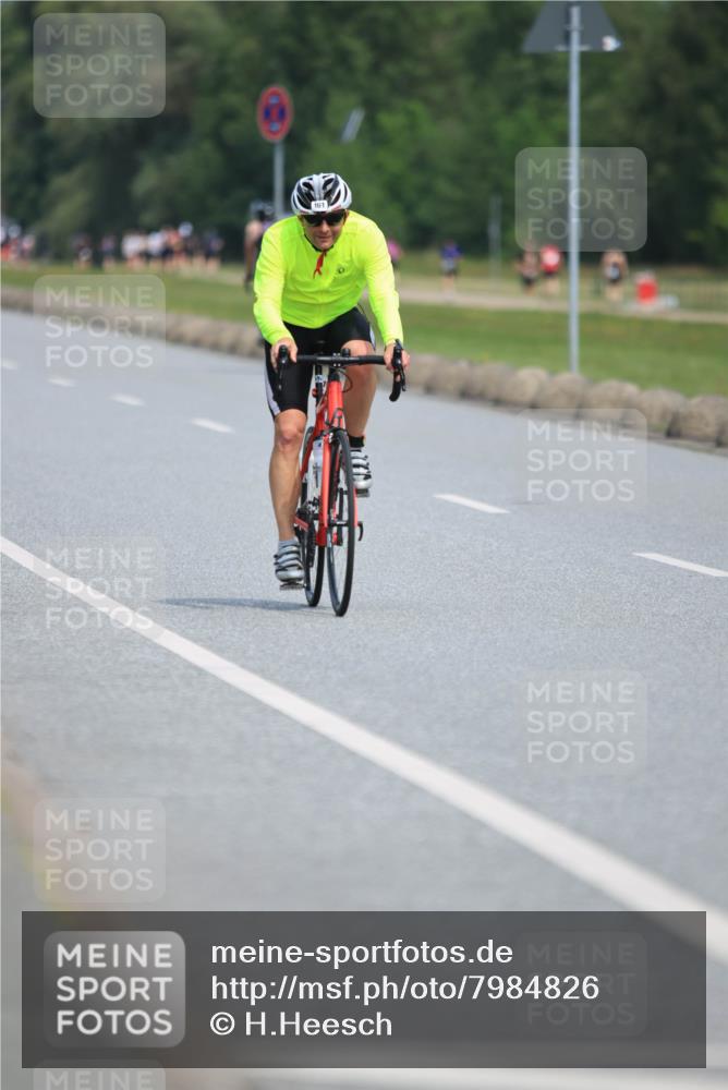 15.06.2025 - 27. Vierlanden-Triathlon H.Heesch http://msf.ph/oto/7984826 15.06.2025 11:24:27 Radfahren 161, 213, 904 meine-sportfotos.de