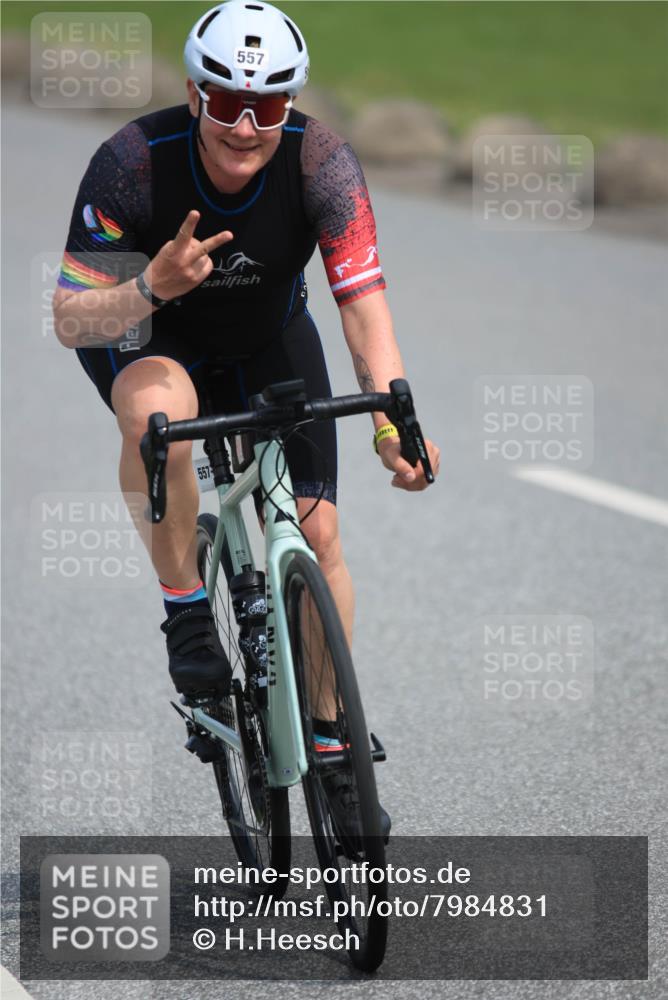 15.06.2025 - 27. Vierlanden-Triathlon H.Heesch http://msf.ph/oto/7984831 15.06.2025 11:02:17 Radfahren 104, 174, 557, 713 meine-sportfotos.de