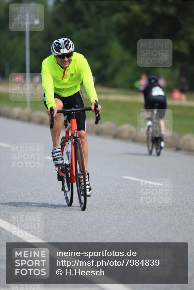 15.06.2025 - 27. Vierlanden-Triathlon H.Heesch http://msf.ph/oto/7984839 15.06.2025 11:24:28 Radfahren 161, 213 meine-sportfotos.de