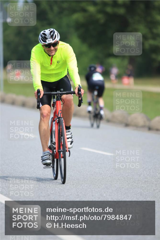 15.06.2025 - 27. Vierlanden-Triathlon H.Heesch http://msf.ph/oto/7984847 15.06.2025 11:24:28 Radfahren 161, 213 meine-sportfotos.de