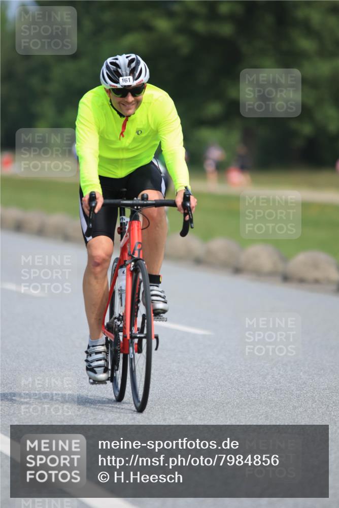 15.06.2025 - 27. Vierlanden-Triathlon H.Heesch http://msf.ph/oto/7984856 15.06.2025 11:24:29 Radfahren 161, 213 meine-sportfotos.de