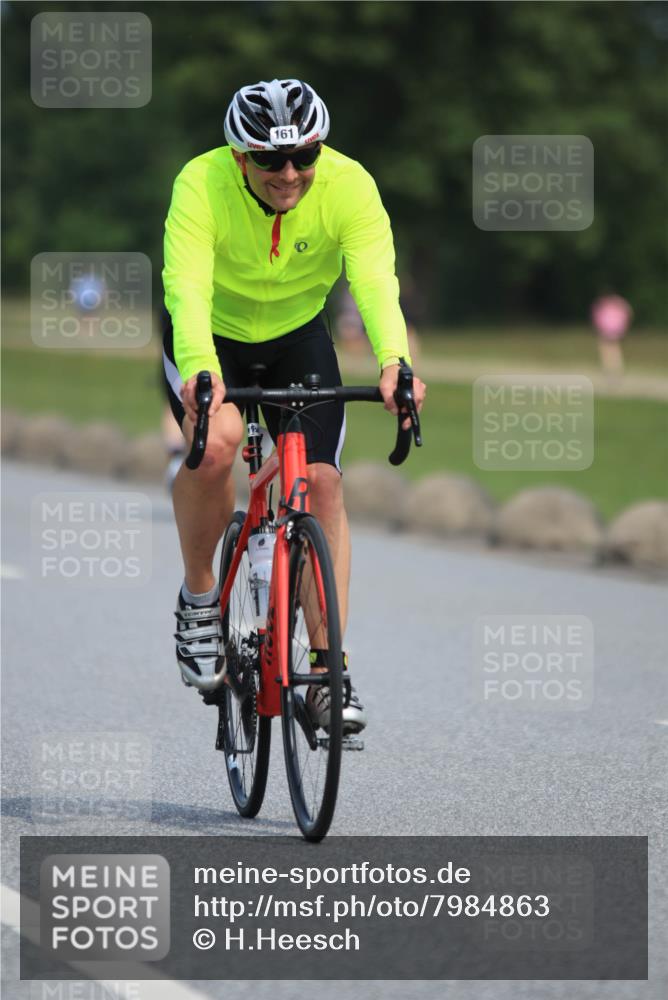 15.06.2025 - 27. Vierlanden-Triathlon H.Heesch http://msf.ph/oto/7984863 15.06.2025 11:24:29 Radfahren 161, 213 meine-sportfotos.de