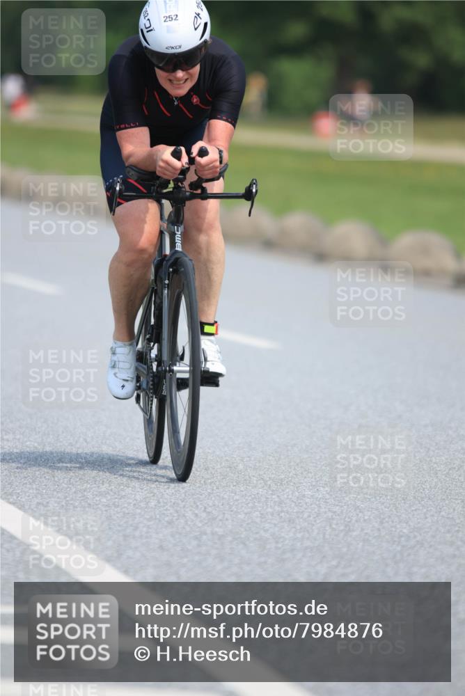 15.06.2025 - 27. Vierlanden-Triathlon H.Heesch http://msf.ph/oto/7984876 15.06.2025 11:24:52 Radfahren 199, 252, 693 meine-sportfotos.de