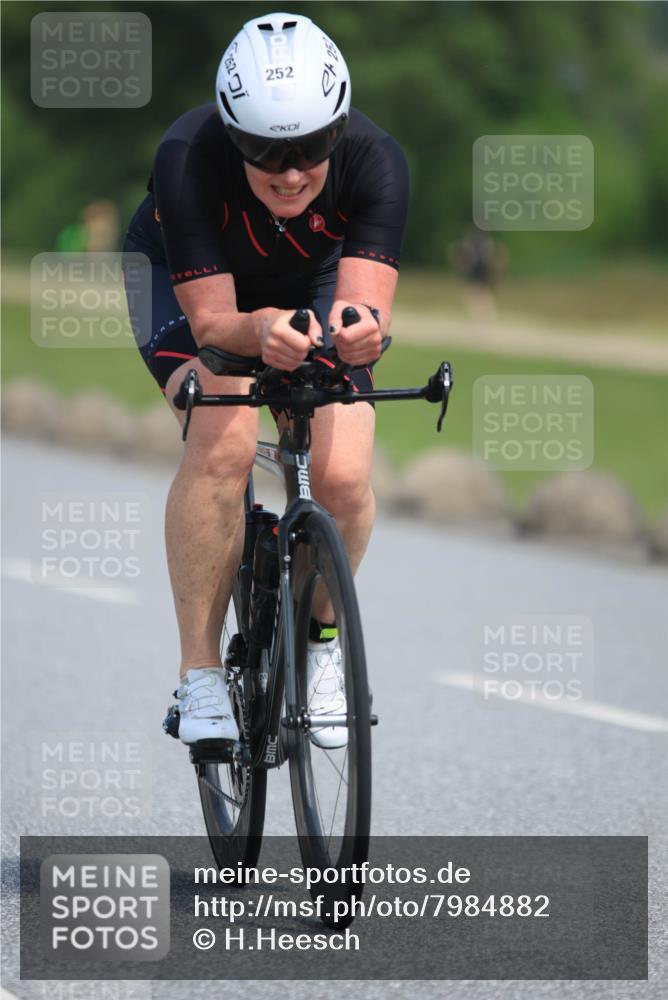 15.06.2025 - 27. Vierlanden-Triathlon H.Heesch http://msf.ph/oto/7984882 15.06.2025 11:24:53 Radfahren 199, 252, 693 meine-sportfotos.de