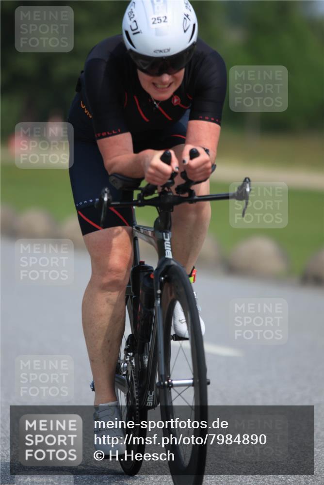 15.06.2025 - 27. Vierlanden-Triathlon H.Heesch http://msf.ph/oto/7984890 15.06.2025 11:24:53 Radfahren 199, 252, 693 meine-sportfotos.de