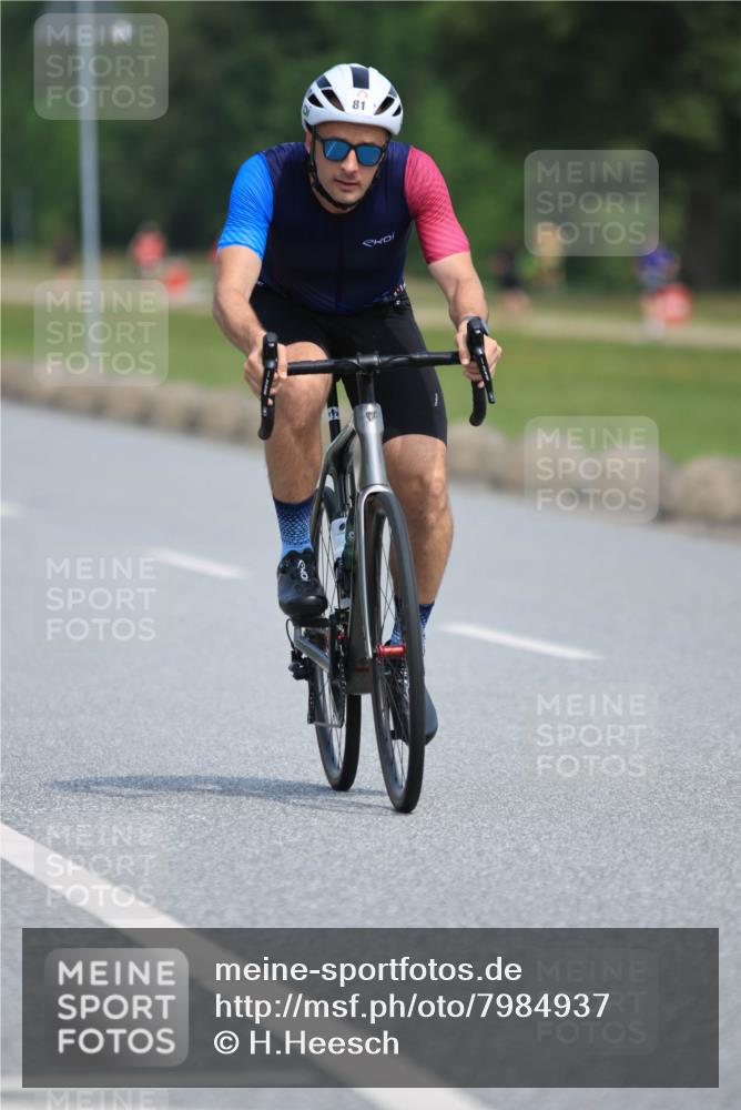 15.06.2025 - 27. Vierlanden-Triathlon H.Heesch http://msf.ph/oto/7984937 15.06.2025 11:25:01 Radfahren 22, 29, 81, 693, 970 meine-sportfotos.de